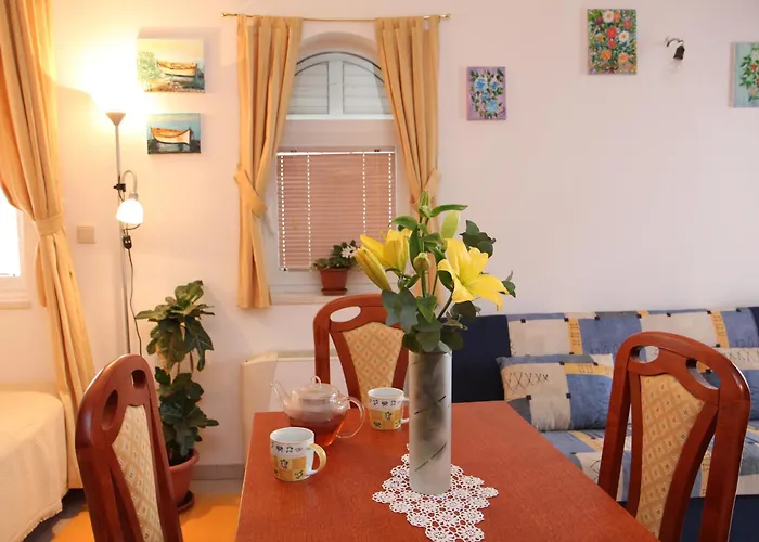 Stella * Трогір