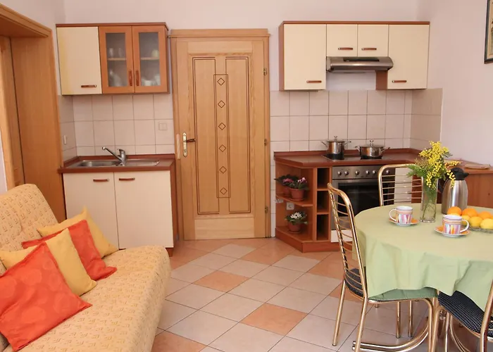 Stella * Трогір